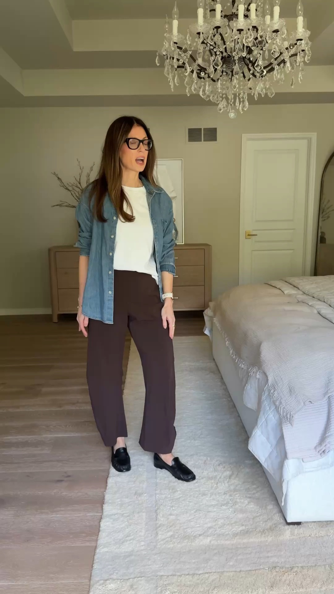 The viral pants that you will reach for multiple times a week. Can be easily dressed up or down. Wearing a size 4. 

@Ruti