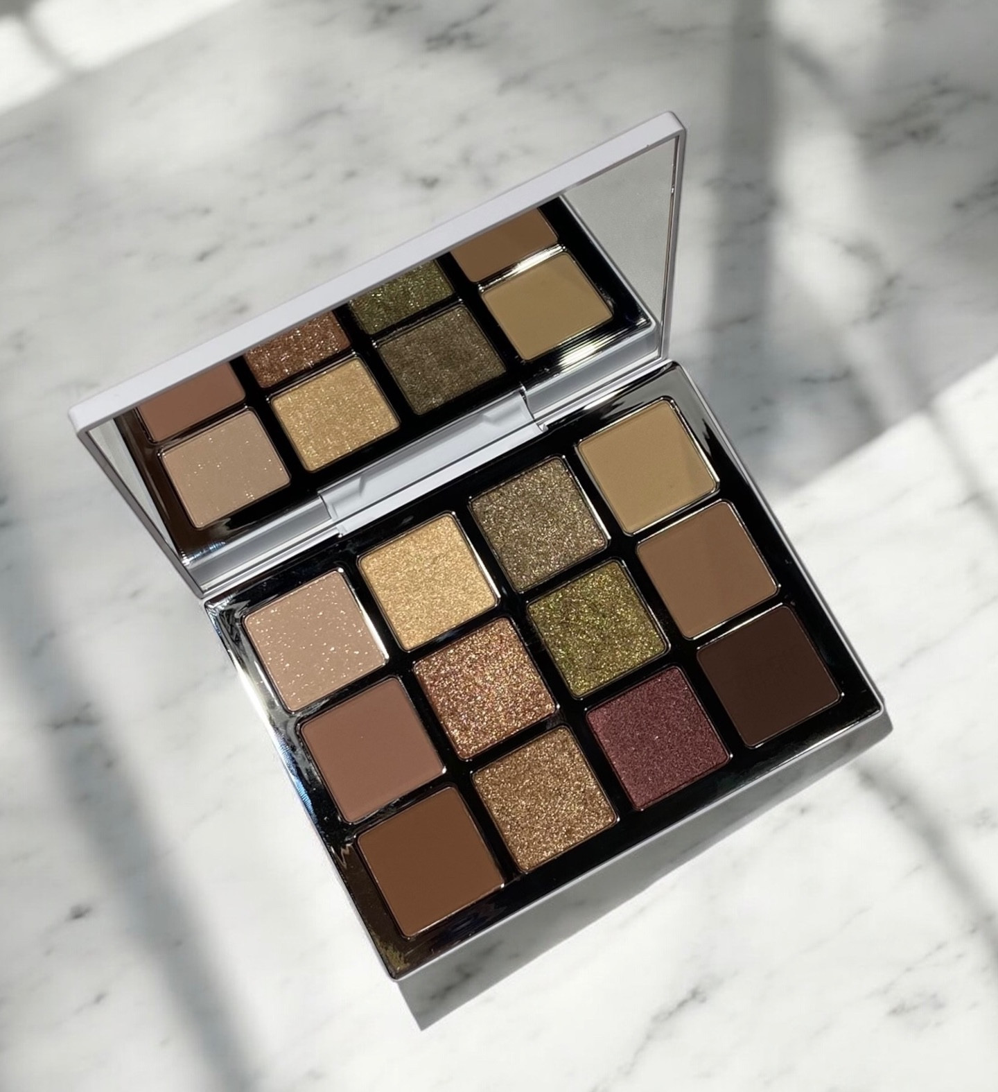 Sharing Makeup Look and swatches For The New Makeup By Mario Ethereal Eyeshadow Palette In Nature @makeupbymario 

In My Opinion This Is Beautiful Elegant Eyeshadow Palette,The range of colors is vibrant and highly pigmented, you will find your shimmer ,Matte , stain Formula making application effortless and the results absolutely stunning.Each shade blends seamlessly, allowing for endless possibilities in creating both subtle and bold looks.Whether you are going for a casual day out or getting glammed up for a special event,this palette has every color you will need to create the perfect look. I don’t have The first Eyeshadow palette To compare but honestly I don’t understand why people complaining about it. It’s a beautiful one .

#makeupbymario #etherealeyesnature #swatches #makeuplook