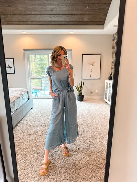 Blue linen matching set loungewear outfit ideas for a weekend away at a cottage from red dress boutique #rdbabe