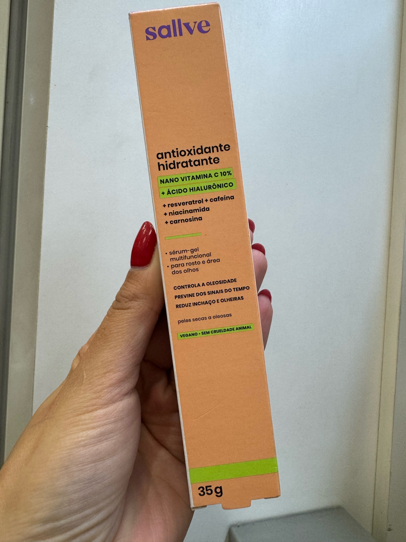 Não esqueça da área dos olhos. 
Eu gosto daqueles que dão a redução de inchaço na área dos olhos. 
Este da Sallve é excelente para pele acneica. 


#LTKwinter #LTKbrasil #LTKbeauty