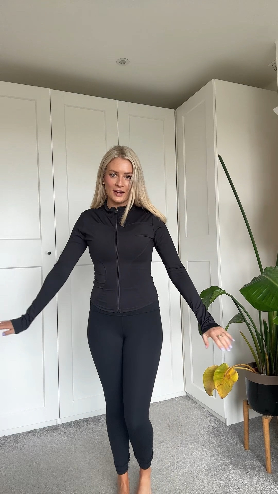 The best leggings ever and this zip up jacket is my new gym wear obsession 😍 wearing a small in both xx 

Gym jacket, Amazon finds, Amazon fashion finds, activewear 