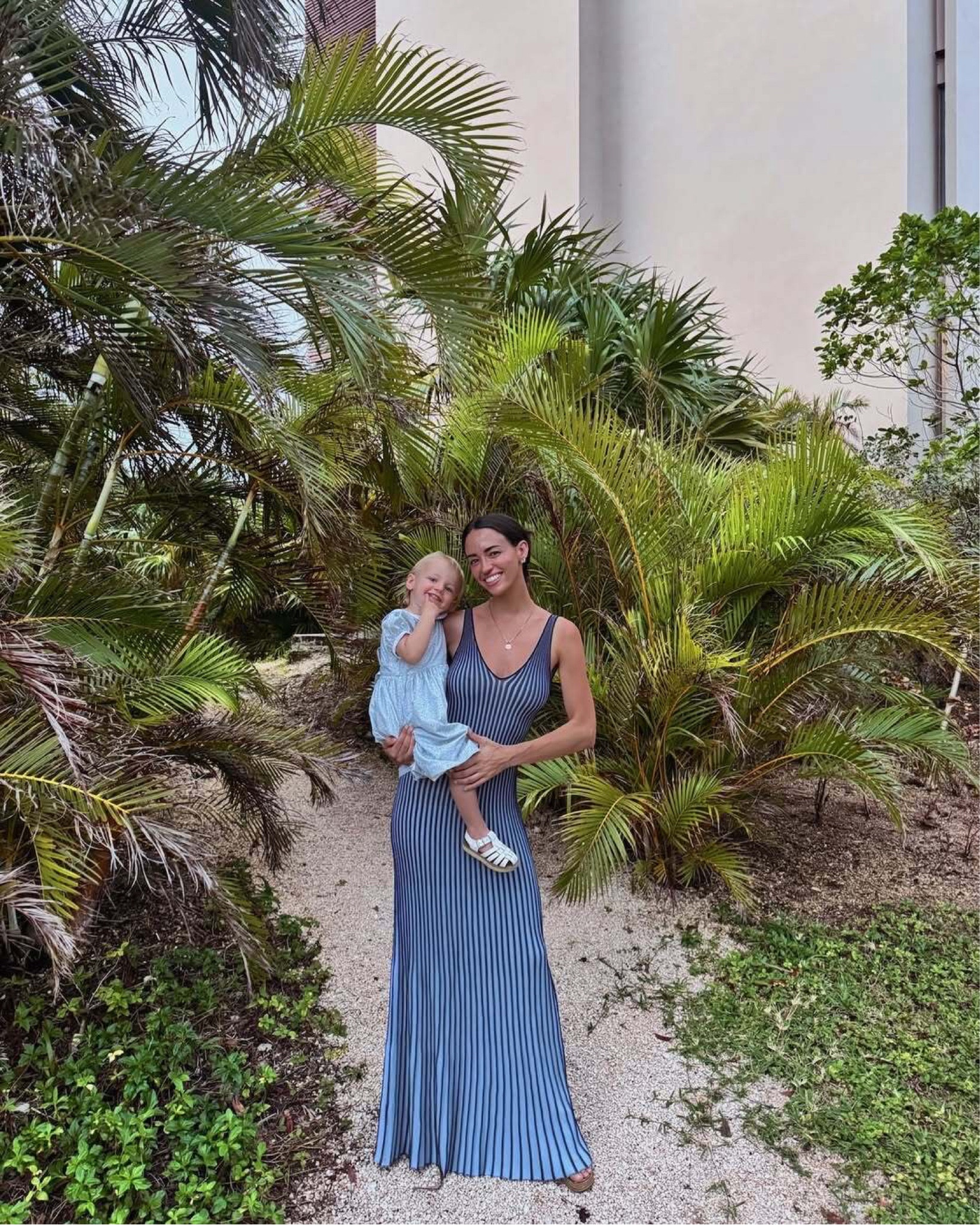 This Claretta Dress by STAUD from Gwynn’s is such a timeless vibe!

The color-blocked navy and clear blue combo is super chic, and the lightweight fabric makes it perfect for those breezy days or warm evenings. I love how versatile it is—pair it with sneakers for a casual daytime look or dress it up with heels and statement earrings for dinner.

It's giving effortless style with a touch of elegance.

Snag it now at Gwynn’s and browse more of my fave picks! #STAUDFashion #EffortlessStyle #ColorBlockChic #GwynnStyle

#LTKStyleTip #LTKBeauty #LTKTravel