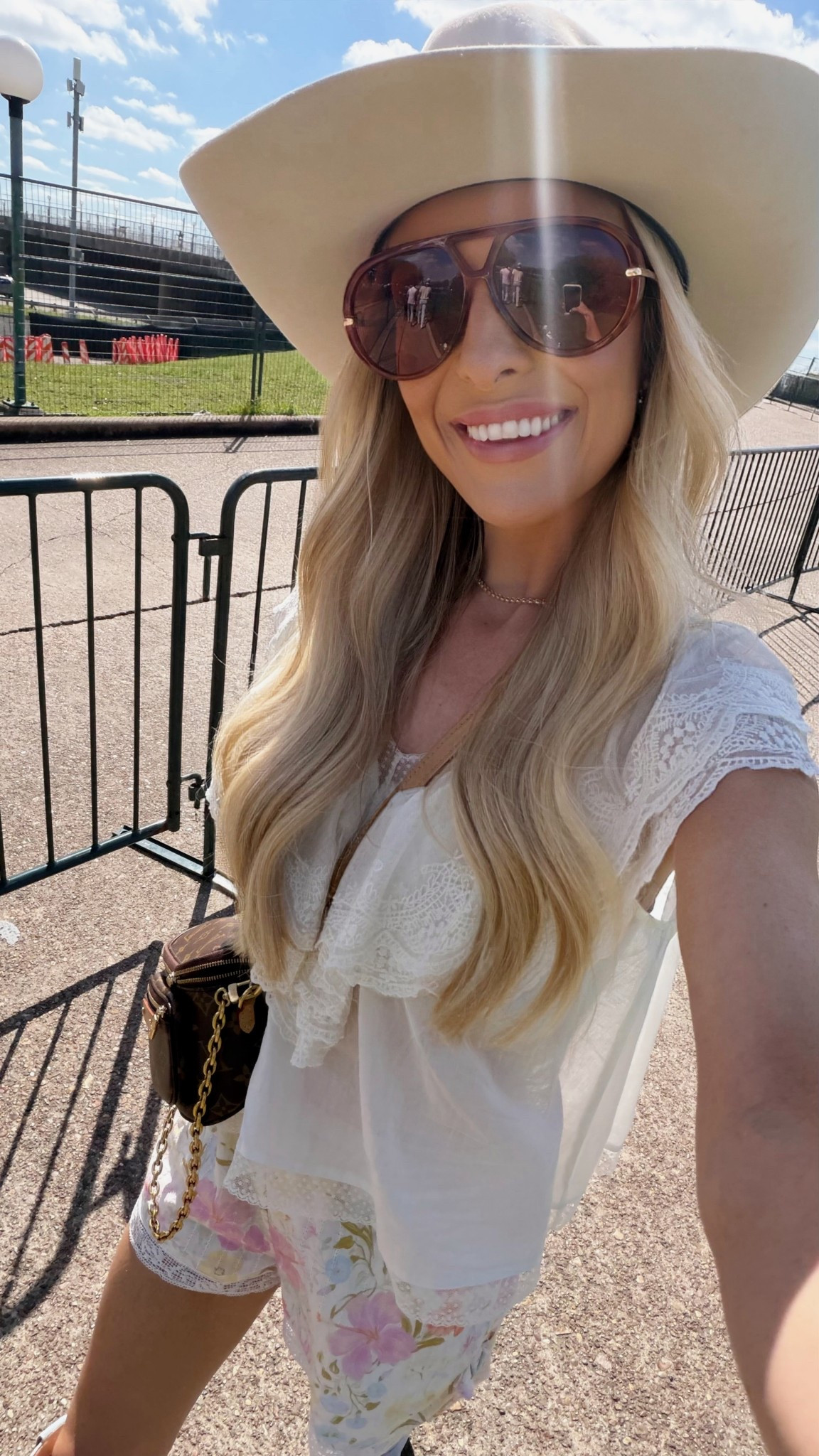 New fav sunnies 😎💕

#LTKBeauty #LTKootd #LTKSpringSale