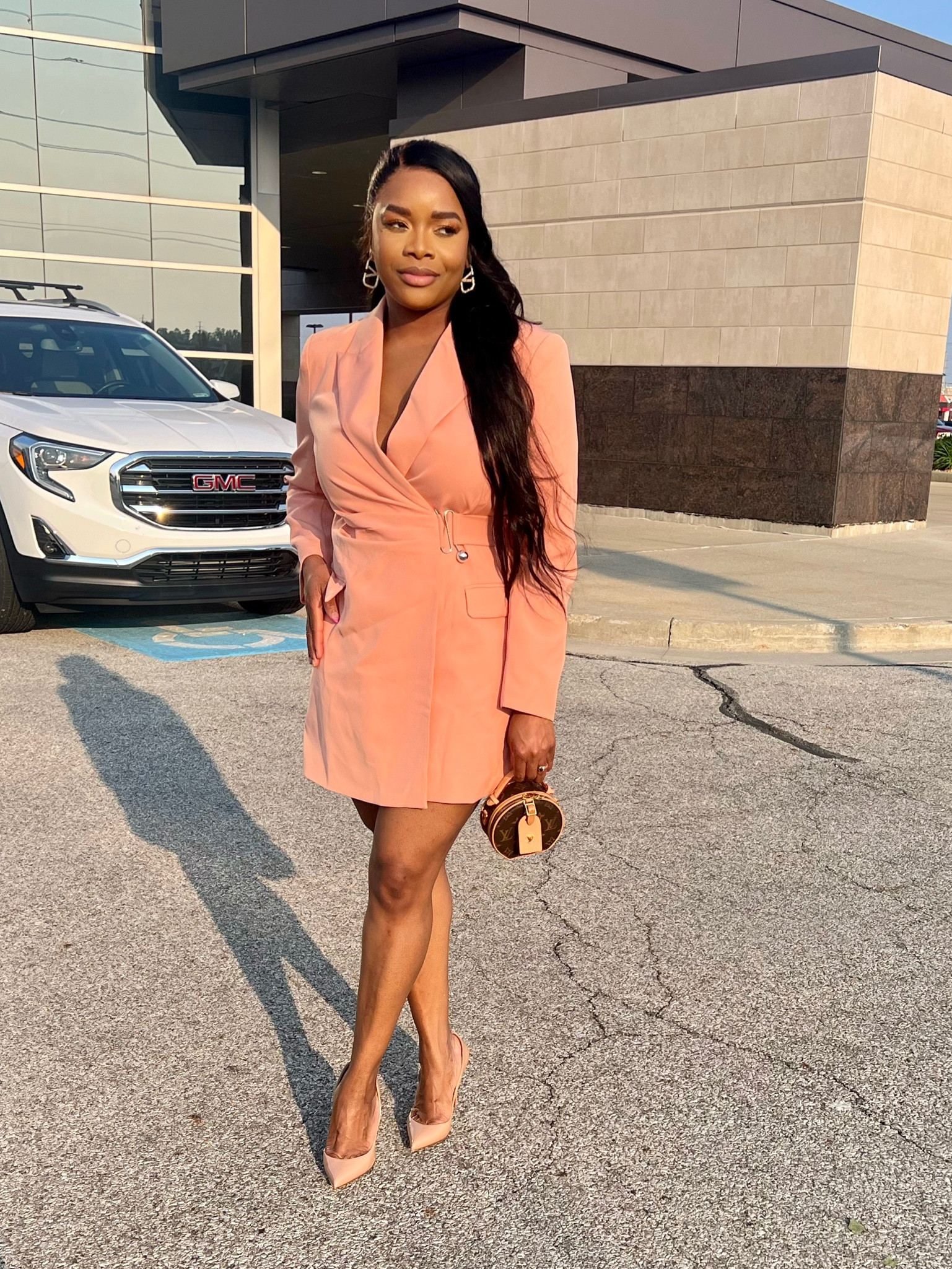 Hey! It’s Hump Day! 

Here’s a cute face to help you get over the hump lol. 😝✌🏾💋

Details: 

Dress: @sheinofficial - (wake up! ) 
Shoes: @louboutinworld 
Bag: @louisvuitton 
Earrings: @maisonvalentino 

 #SheIn #louboutin #louisvuitton #valentino 

#LTKworkwear #LTKunder100 #LTKstyletip