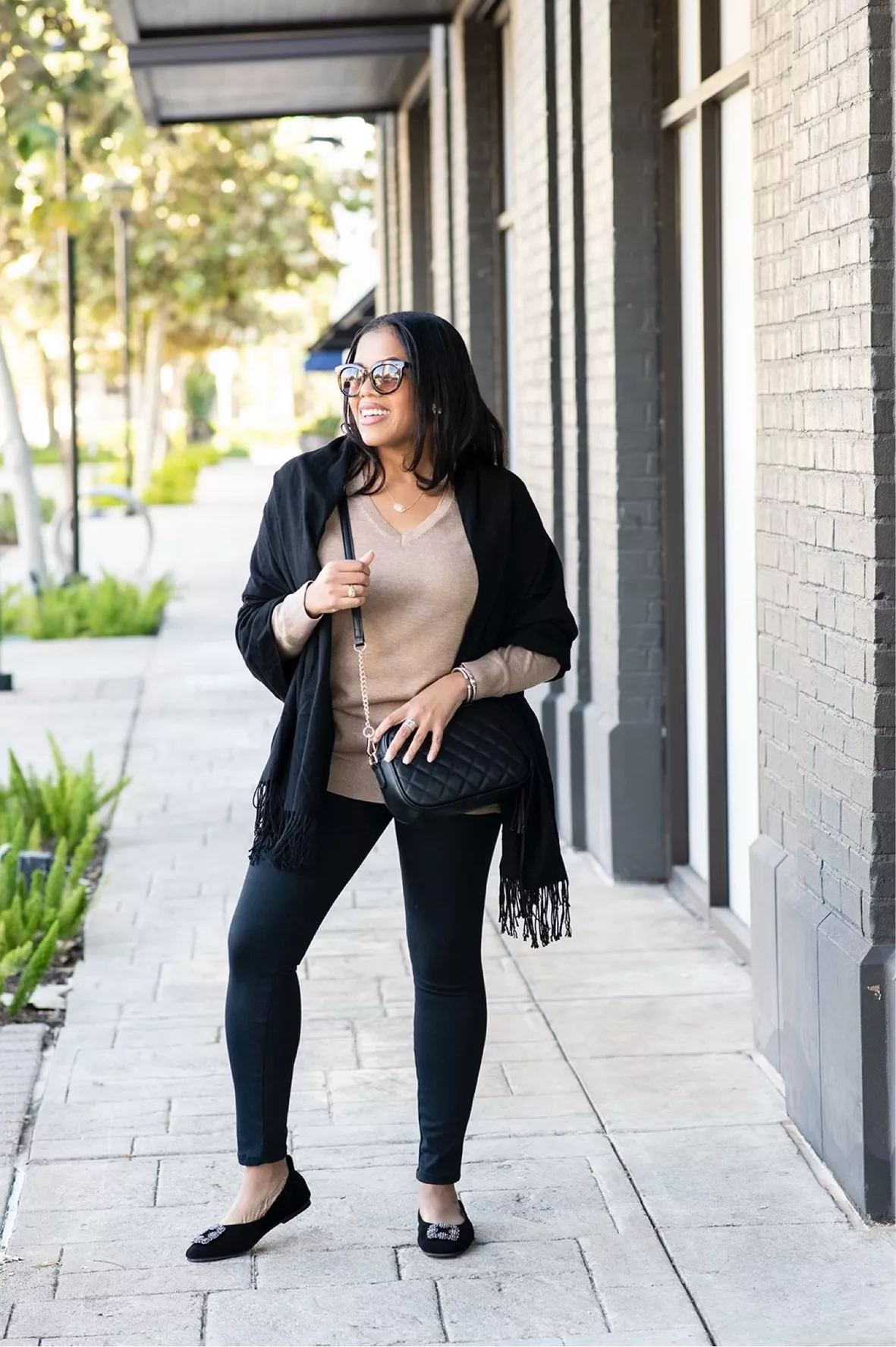 Essential trendy womens black leggings