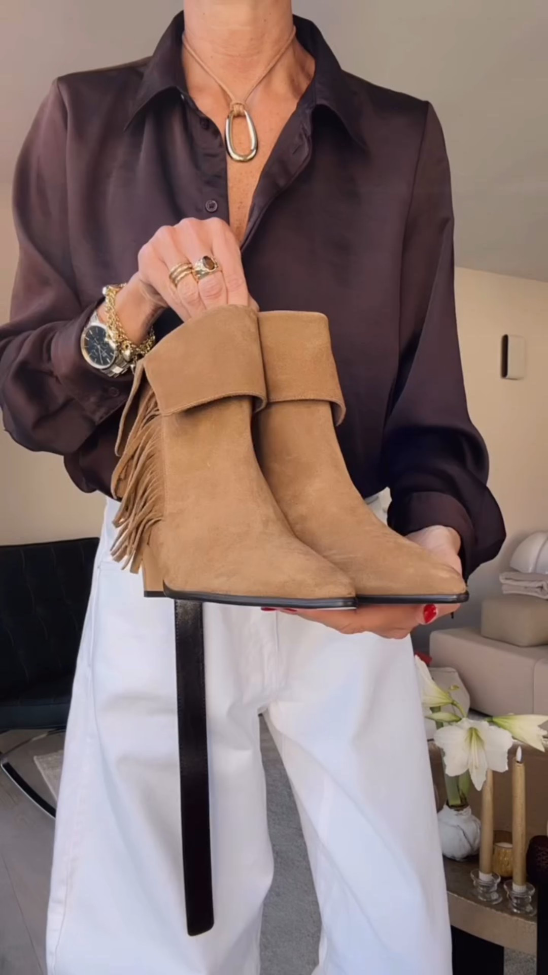 Spring vibes 🤎 

Jean ballon + boots à franges (un gros coup de coeur pour ces boots 🤎)

Vous validez les boots à franges pour le printemps ?
Dites-moi en commentaire 👇

#trendstyle #styleinspo #zaralook #whitejeans #jonakgirls

#LTKfrance #LTKeurope #LTKjeans