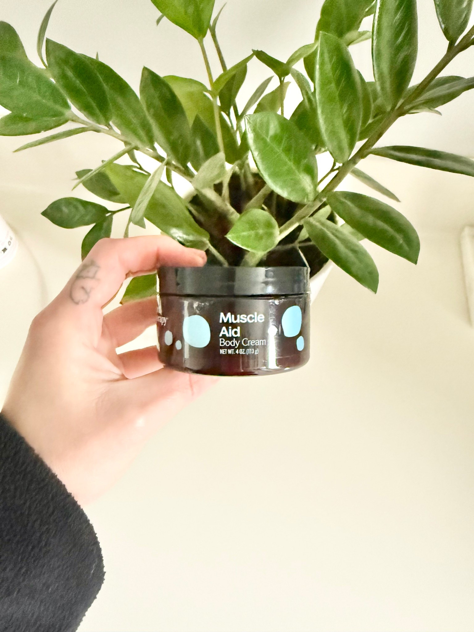 Looking for a great non toxic swap for icy hot? @planttherapy has got you covered. They have a ton of products for muscle pain & soreness 

Free shipping on $25+ orders 