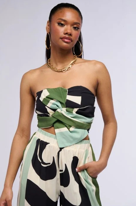 LILAH PRINTED KNOT FRONT STRAPLESS TOP IN MULTI | AKIRA