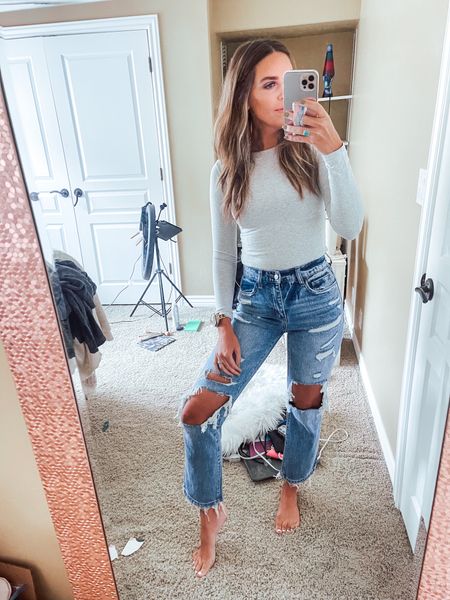 Jeans are from https://collabs.shop/camlrj code blushbasics15