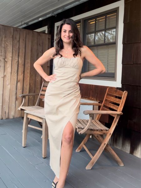 Linen dress and raffia heels for dinner in the Hamptons 