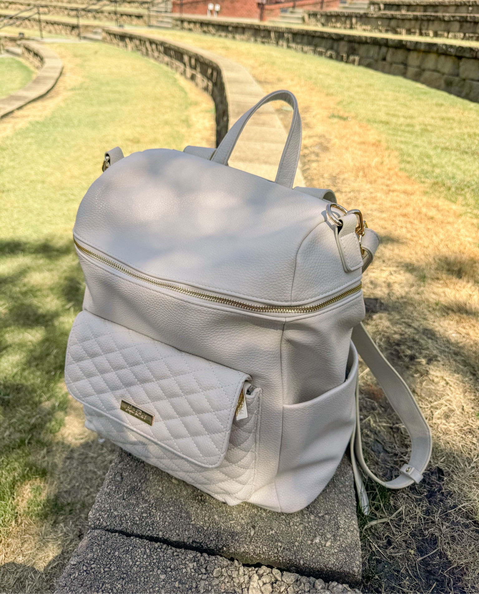 This diaper bag is so roomy and spacious, gonna be perfect for outings with a newborn and two toddlers 🙌🏻