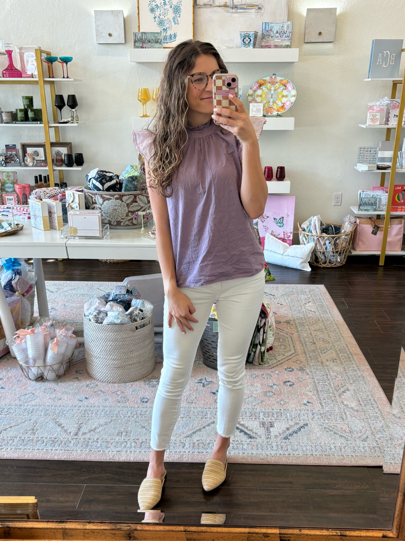 finally cool enough to pull out my jeans again!! (And by “cool” I mean low 90s 🤪)

Haven’t worn these #abercrombie jeans in a while and forgot how much I like them!! Top is from a local boutique, but linked similar!

#LTKStyleTip #LTKWorkwear