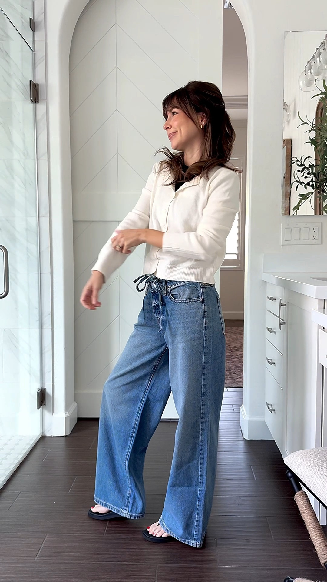 3-minute outfit formula that always works
• Cropped cardi + fitted tee
• Wide leg jeans (petite-friendly!)
• Neutral flip-flops
• Straw tote to carry all the things
⠀
Linked everything for easy grab-and-go mom style. Save this combo—works every time.

Top xsmall
Cardigan small
Jeans 0short 


#LTKPetite #LTKStyleTip