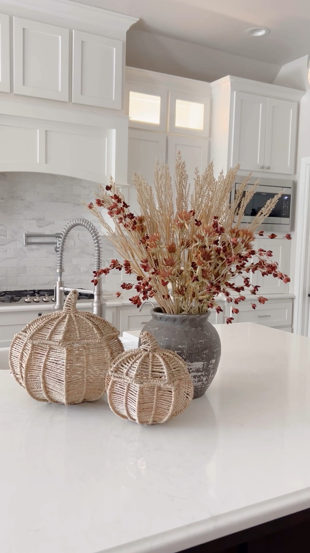 Fall decor #falldecor #fall #fallinspo #fall2024 

#LTKHome #LTKSeasonal