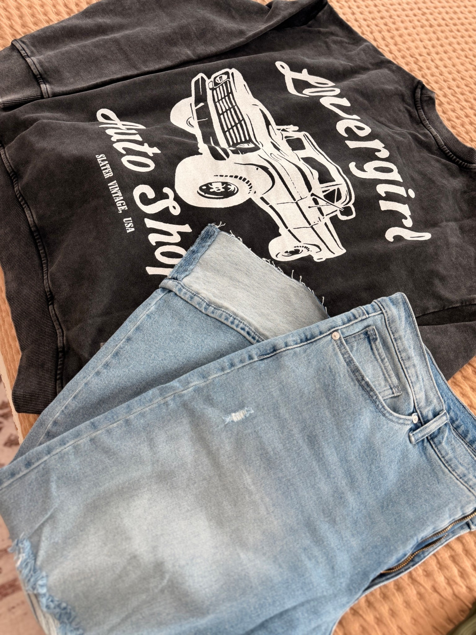 One of my favorite crewneck sweatshirts! Very vintage feel! Also paired with these Walmart jeans! Both linked!! 

#LTKgrwm #LTKootd