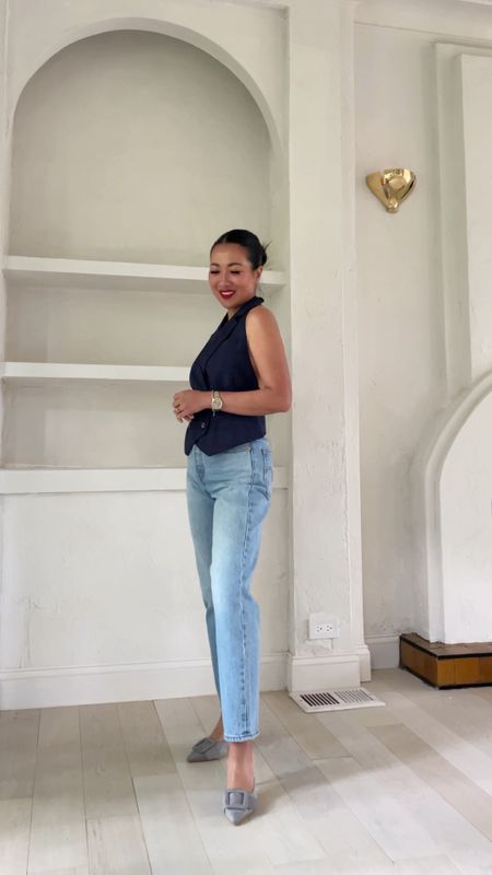 Straight leg jeans that are petite-friendly! 
- High rise
- Petite-friendly inseam
- Designed to lift and hold shape 

Exact pair is Style #349640196 / color Fully Baked

For size reference, I’m 5 ft 105 pounds and wearing a 25 x 26  

#LTKStyleTip #LTKVideo