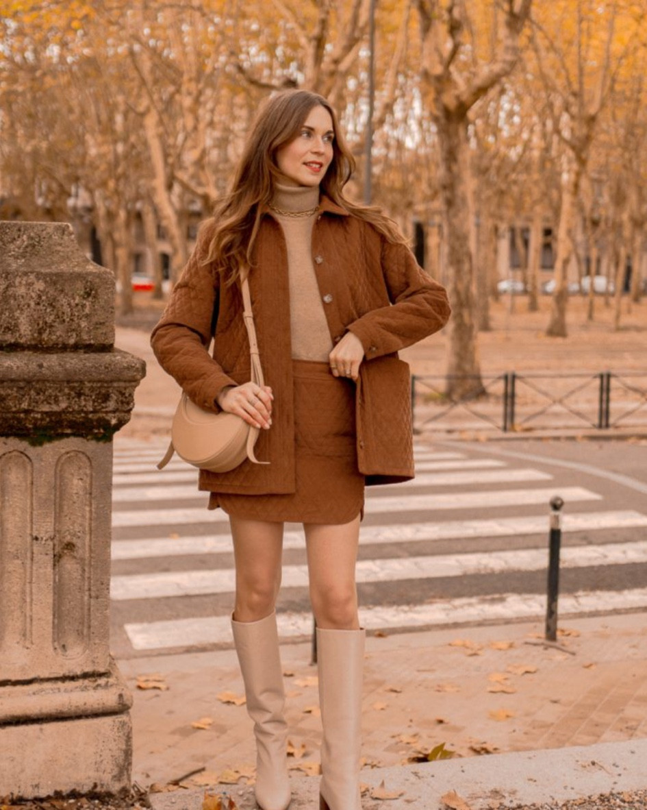 Veste Will Sézane camel, jupe Tania Sézane camel, pull col roulé, bottes hauteur genoux, bottes beige, sac Polène numéro 10

#LTKshoecrush #LTKstyletip #LTKitbag