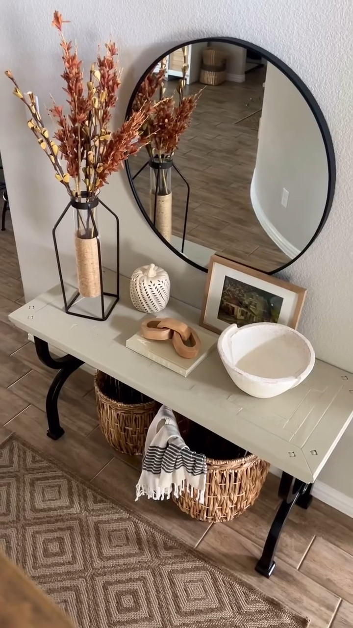 Mañanas de Otoño en Casa 🍁Fall mornings vibes 🍂

Te gusta esta idea de decoración del recibidor? Te dejo todos los detalles en mis historias o en el enlace de mi perfil ✨

Sigue mi cuenta @casa_decoazul para más ideas de decoración, diseño de interiores, fáciles proyectos hazlo tú misma, recetas, tips de organización, limpieza del hogar, favoritos de Amazon y mucho más! 🫶

#homedecor #bohohomedecor #interiordesign #homeinspo #falldecor #fallvibes #falldecorations #falldecorating #fallaesthetic #autumn #autumnvibes #autumndecor #entrywaydecor #foyerdecor