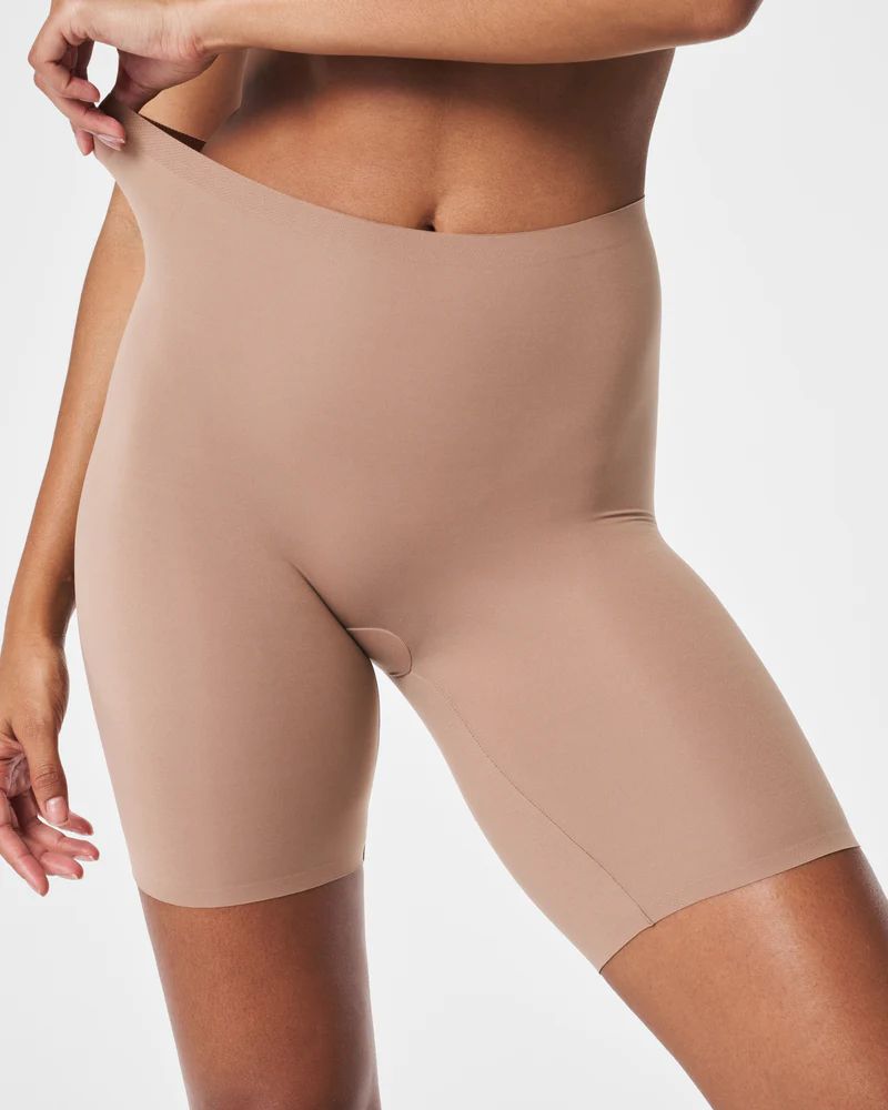 Fit-to-You Superlight Smoothing Mid-Thigh Short | Spanx