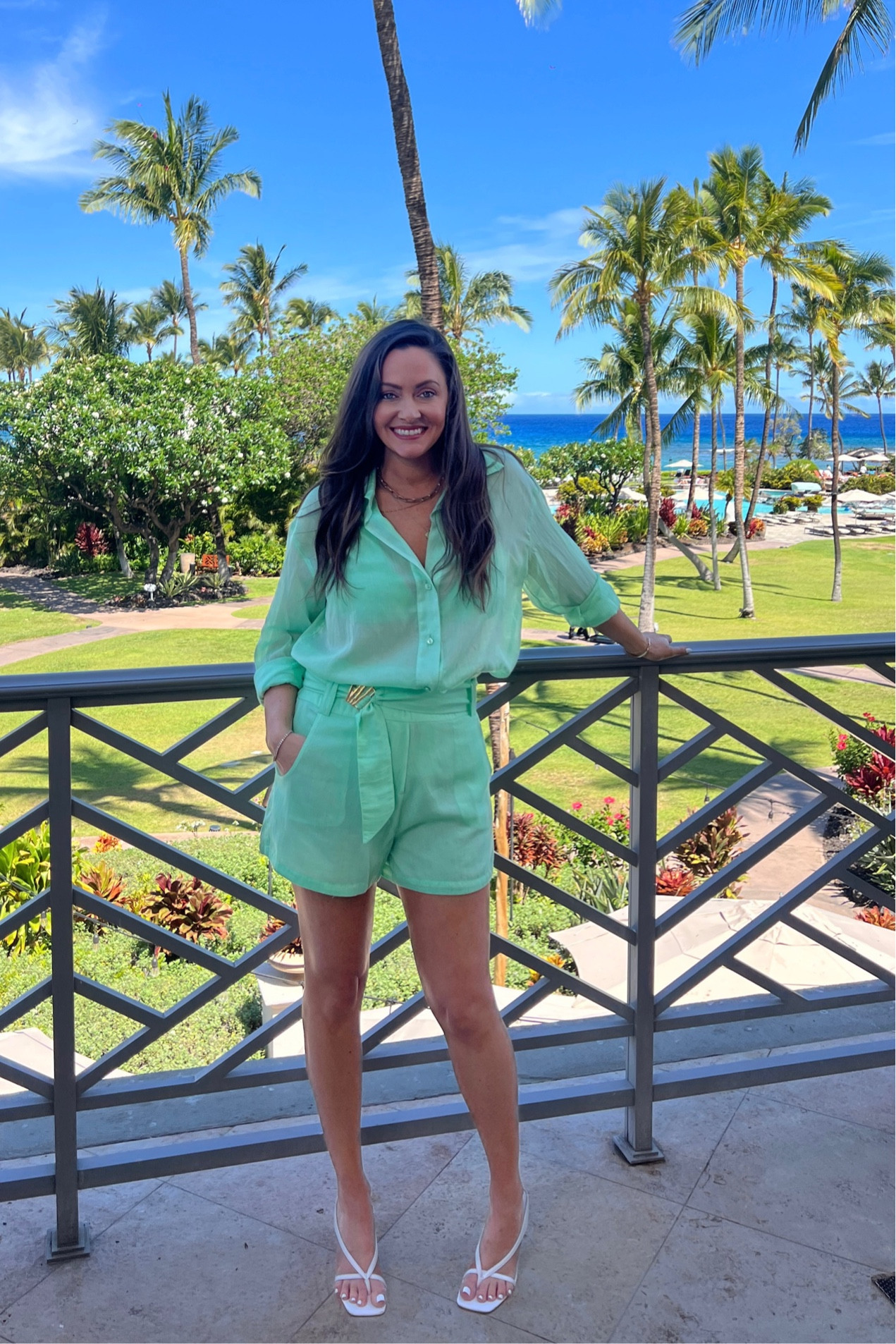 Outfit from this week’s episode of the Bachelorette! 🌹💚