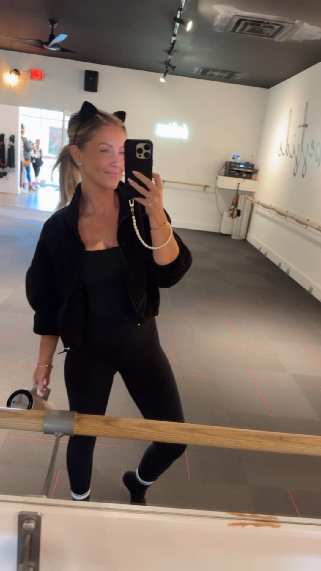 Small Amazon fleece / Small sports bra / XS leggings 🖤👻

#LTKActive #LTKPetite #LTKHalloween