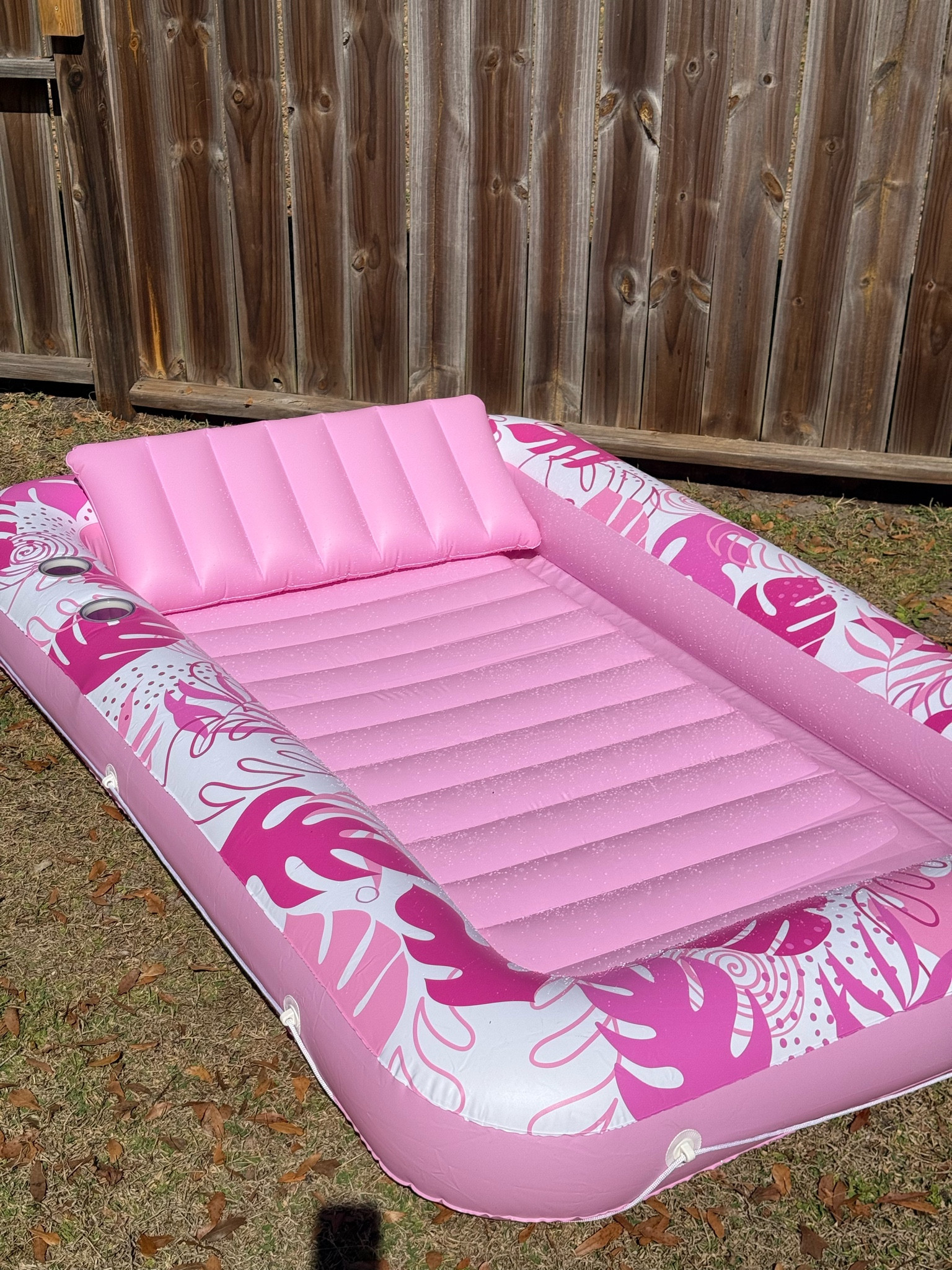 Tanning float 

#LTKFindsUnder100 #LTKSeasonal #LTKSwim