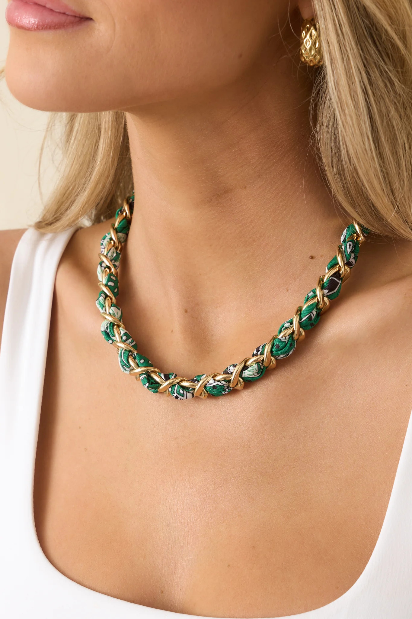 Heiress Luxe Green Multi Scarf-Woven Gold Chain Necklace | Red Dress