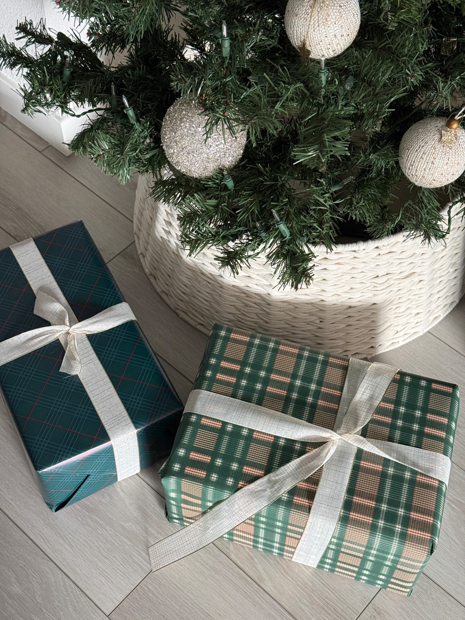 Simple plaid gift wrapping for Christmas presents 🎁


#LTKFindsUnder50 #LTKSeasonal #LTKHoliday