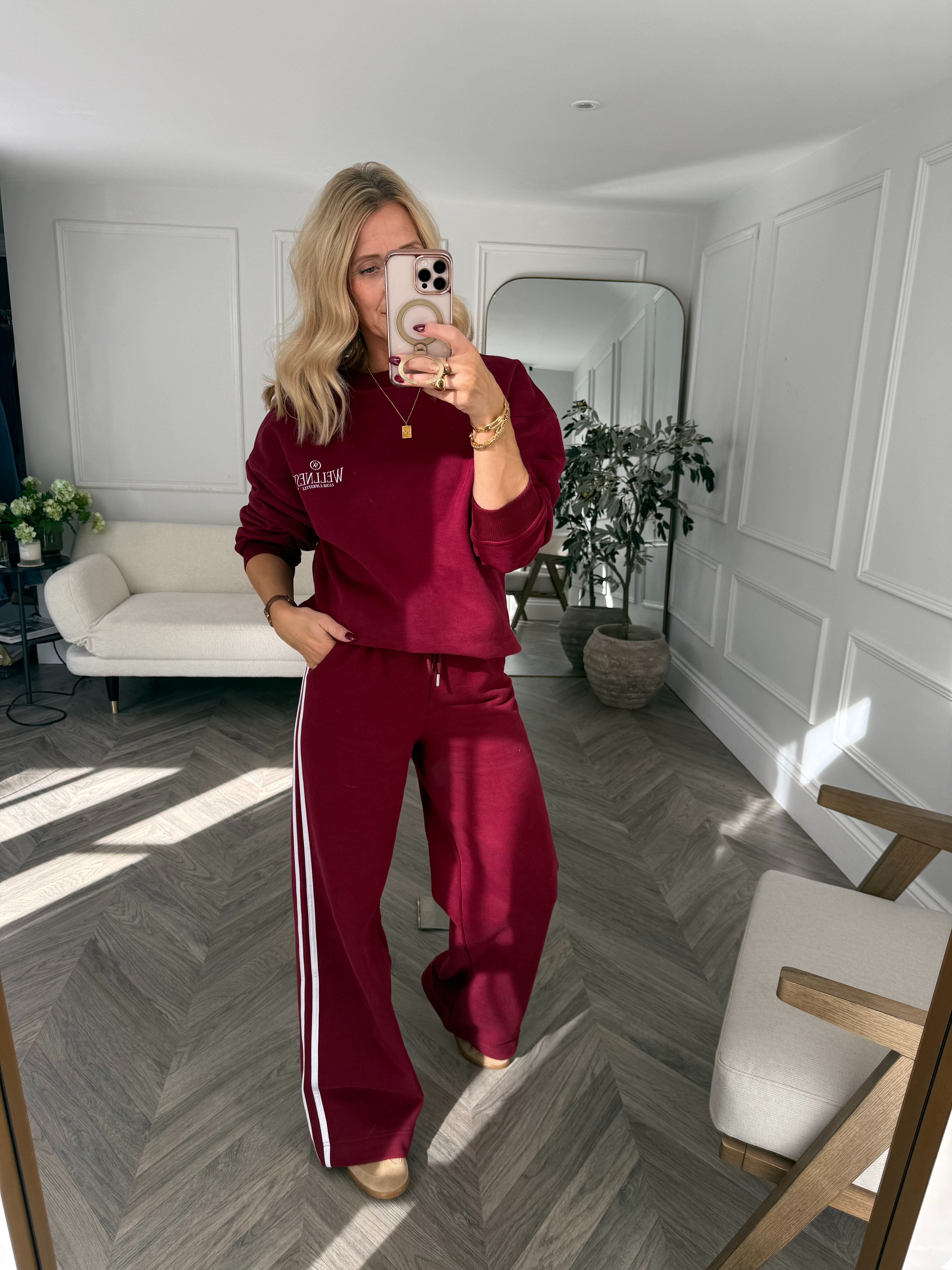 OOTD from me in the studio sorting through admin so its comfy casuals only :)  

 #LTKuk #LTKautumn #LTKstyletip