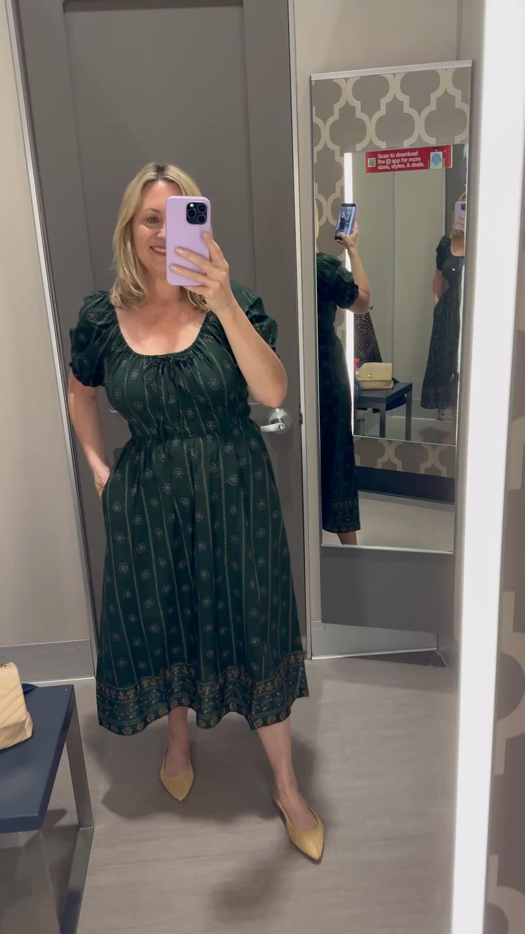Cute and comfy dress in a beautiful fall color. ￼
Fall outfit, fall dress