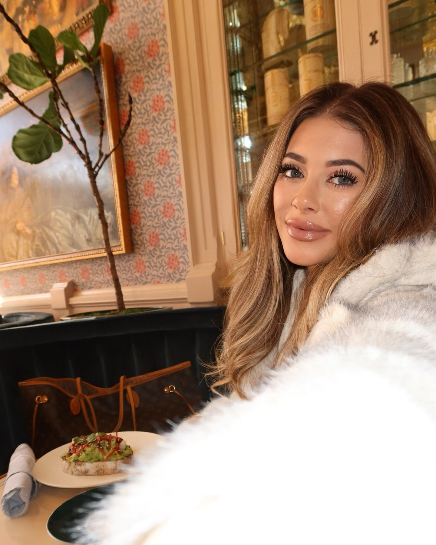 Serving looks & lattes ☕️ 

#winterfashion #snowstyle #cozyoutfits
#chicinthesnow #snowylook #winterwardrobe #frostyfashion #snowchic #winteroutfit #stylishwinter #aspenattire #apresski

#LTKGiftGuide #LTKHoliday #LTKgrwm