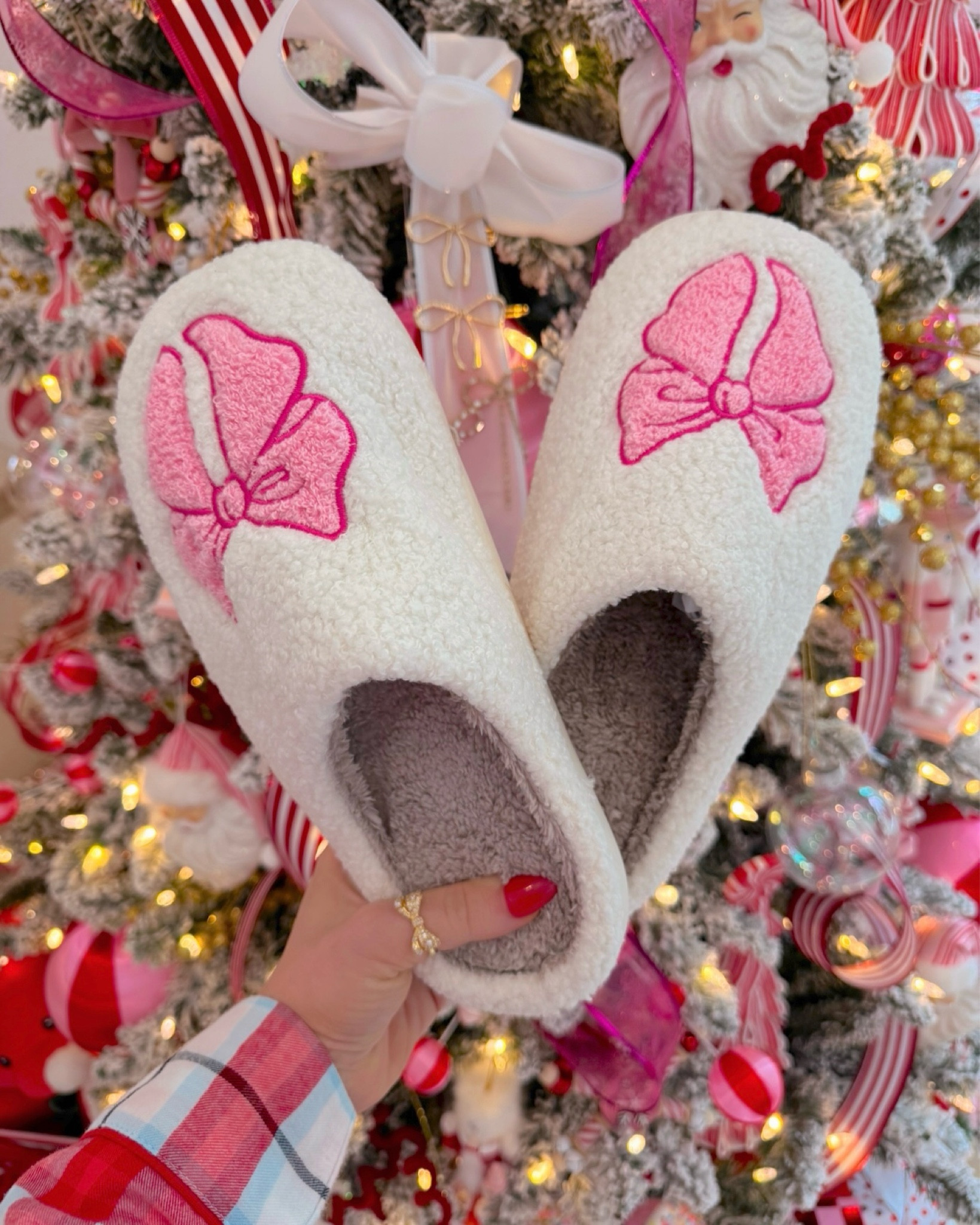 Amazon last minute gift idea 🎁 Fast 2 day shipping! The cutest bow slippers, come in several patterns

Slippers, stocking stuffers, Last minute gifts, gift ideas, amazon, Amazon gifts, Amazon gift ideas, Madison Payne 

#LTKHoliday #LTKSeasonal #LTKGiftGuide