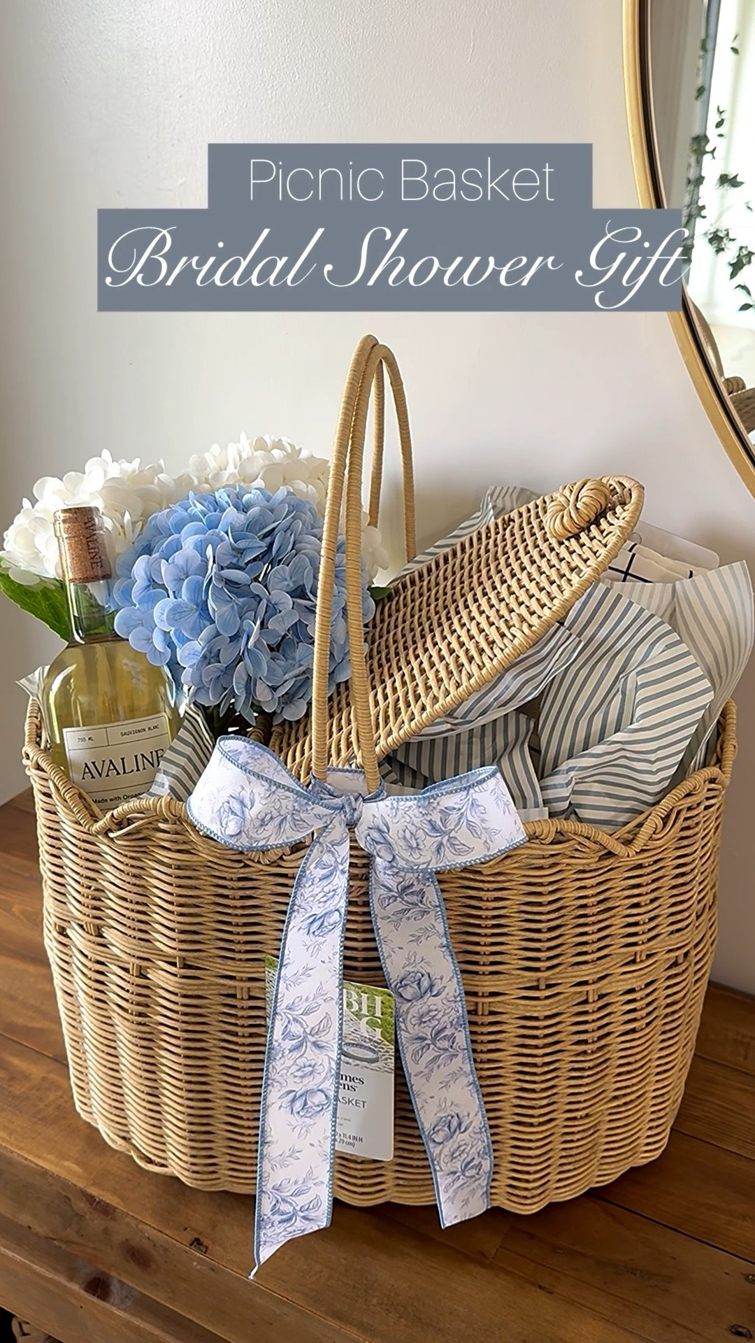 Picnic themed Bridal Shower Gift!
💙👰‍♀️🧺🤍✨🍾
