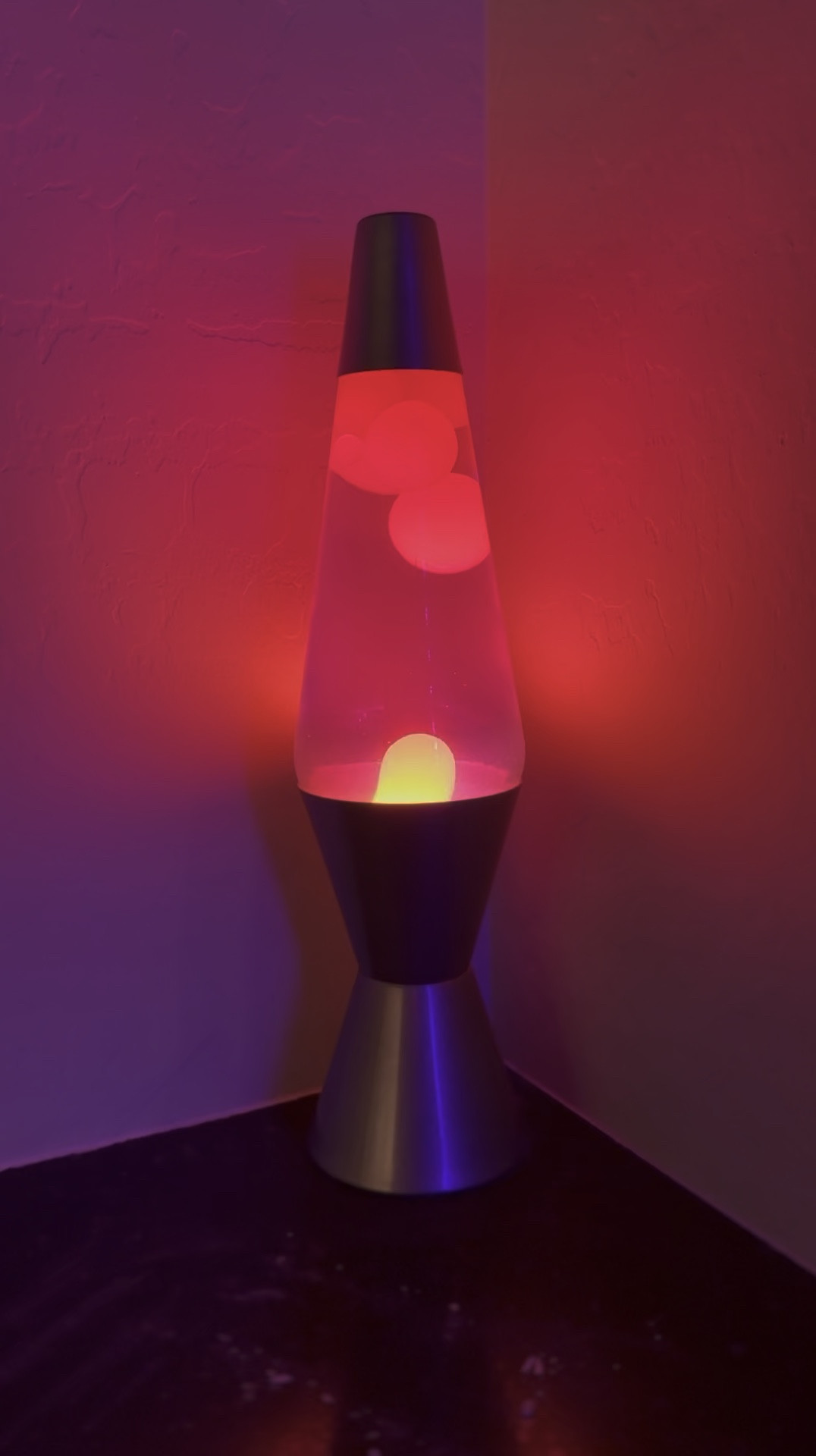 This lava lamp is my favorite new addition 💜


#homedecor #amazon #reto #decor #lavalamp 

#LTKKids #LTKStyleTip #LTKHome