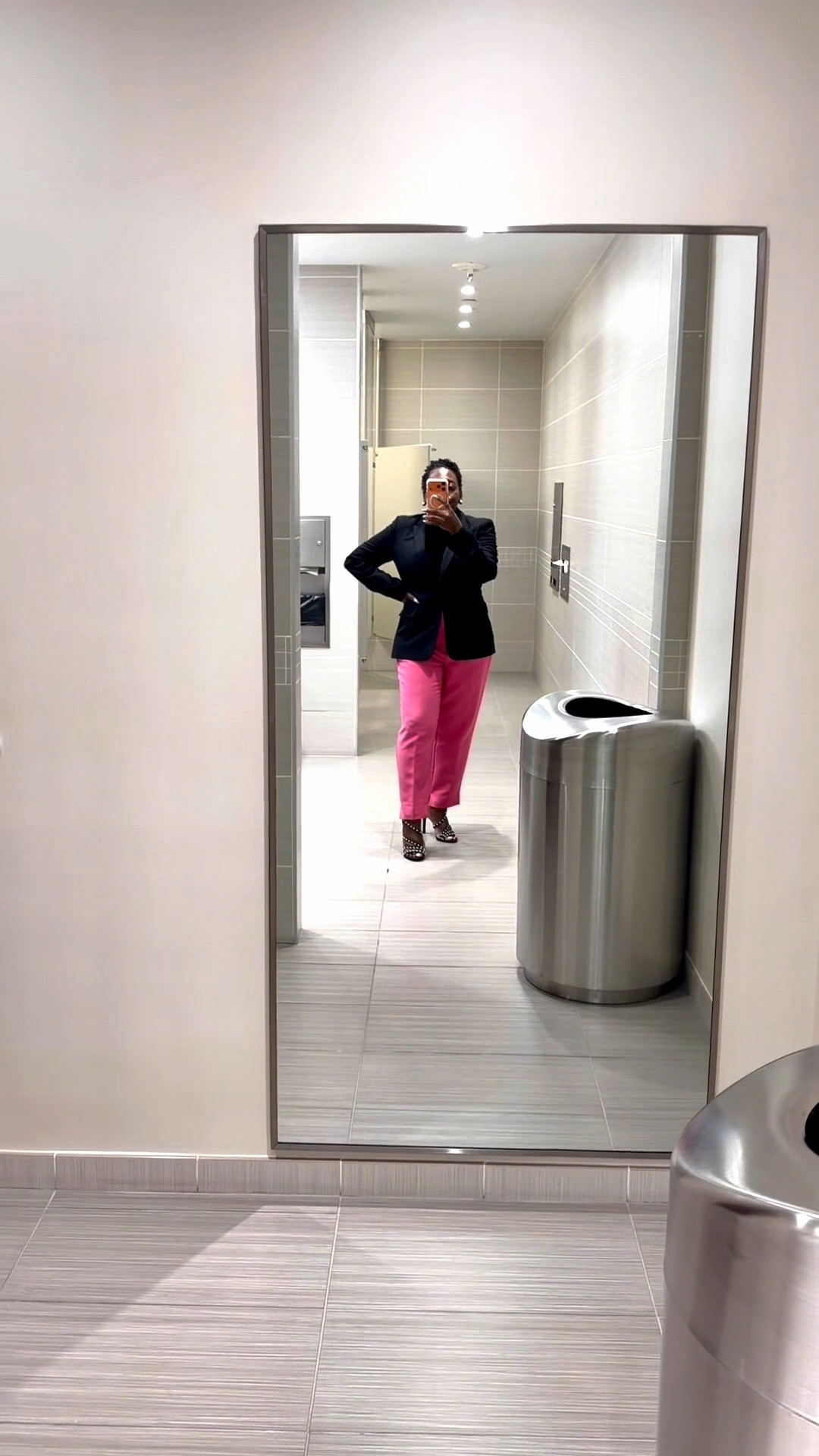 Day 1/14: Styling My Closet

Pink trousers + velvet + pearls

#LTKgrwm #LTKootd #LTKdayinmylife