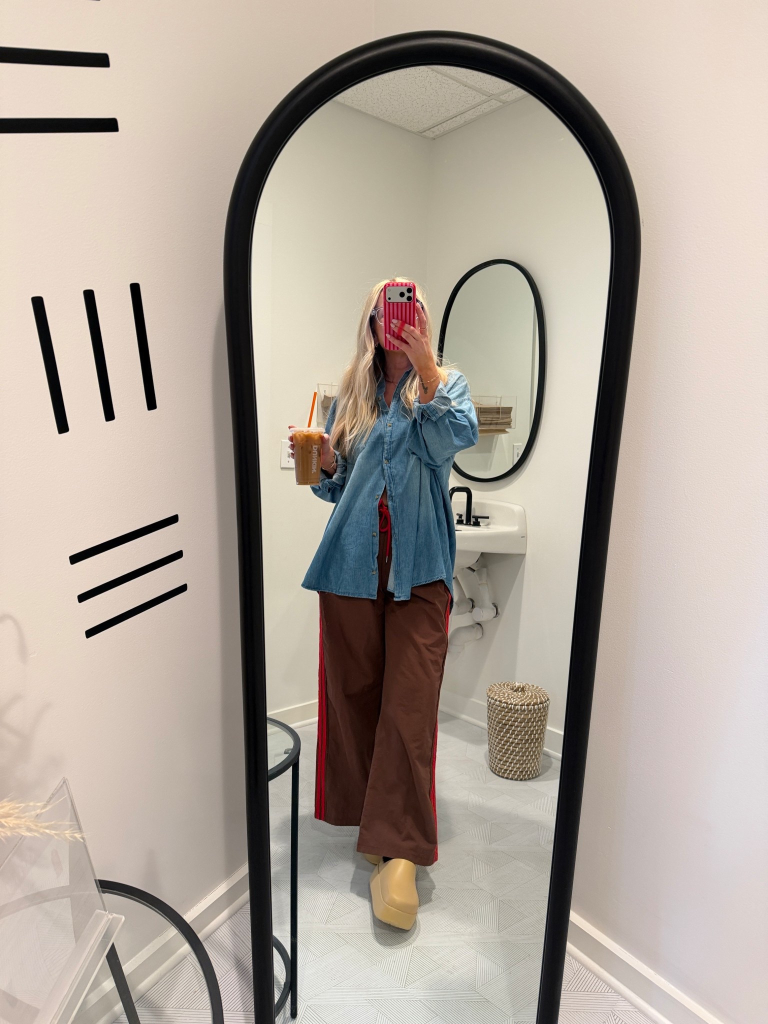 another day, another fit 
and platform crocs are itttt
so comfy being on my feet for 8 hour days behind the chair 10/10

#LTKootd #LTKSaleAlert