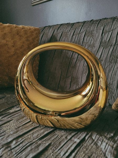 New metallic gold clutch from Amazon 

#LTKfindsunder100 #LTKitbag