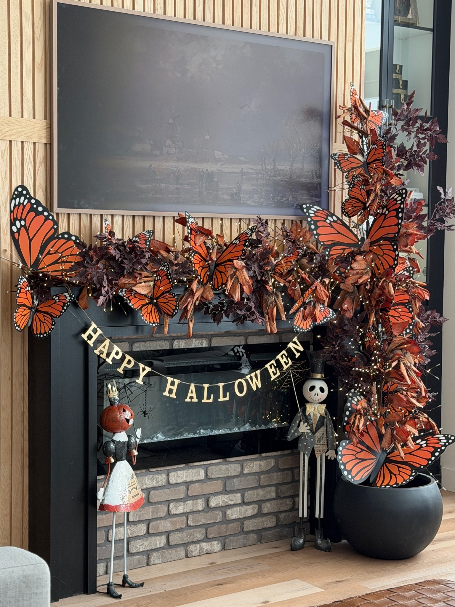 Halloween fireplace mantle design

#LTKHome #LTKSeasonal