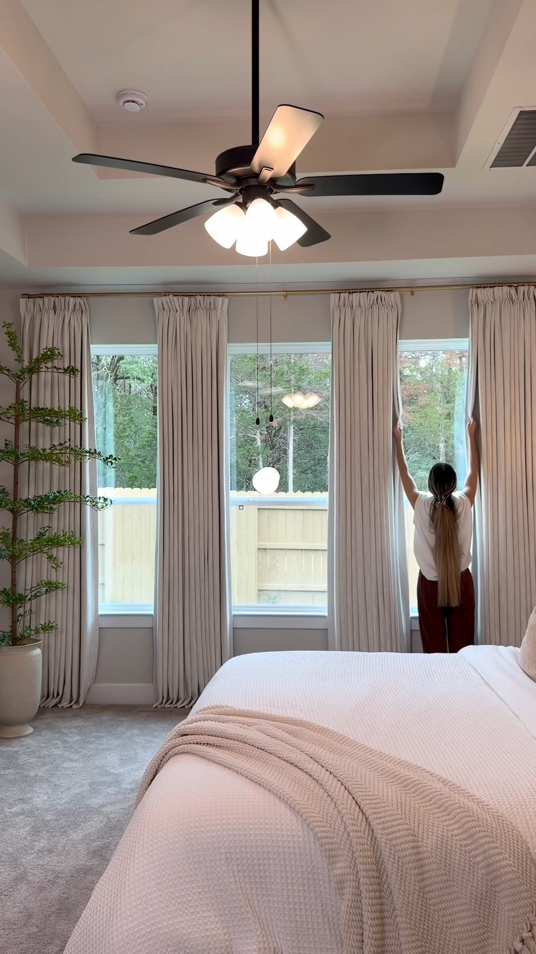 Decorando mi casita nueva 🤍✨

No saben lo mucho que necesitaba estas cortinas… desde que me mudé no estaba durmiendo bien por la luz 😩

Estas blackout de TWOPAGES Curtains en color ivory son un 20 de 10 😍
Bloquean súper bien la luz, tienen una caída hermosa y elevan demasiado el espacio ✨

Si tú también necesitas descansar mejor y a la vez tener algo lindo en tu habitación… estas son 🙌🏼

Comenta , CORTINAS , y te envío los detalles al Dm 👌🏻🤗

#twopageshome #twopagescurtains #room #home #homedecor 

#LTKHome #LTKSaleAlert