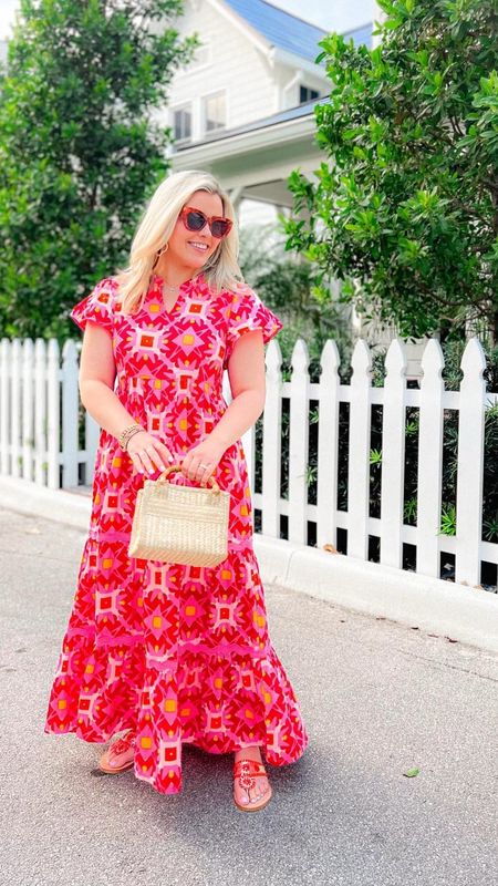 Feeling Spring in this dress! 💕 I know it’s cold everywhere, but Florida’s weather has me putting on this dress and soaking up all the sun rays! The colors in this maxi are so vibrant and fabulous! 🧡
#springready #feelingspring #britoncourt #pinksandoranges #florida #flroidawinters #maxi #maxidress #ricrac #palmbeachsandals #pbsandals #palmbeach #beautifuldress #loveit