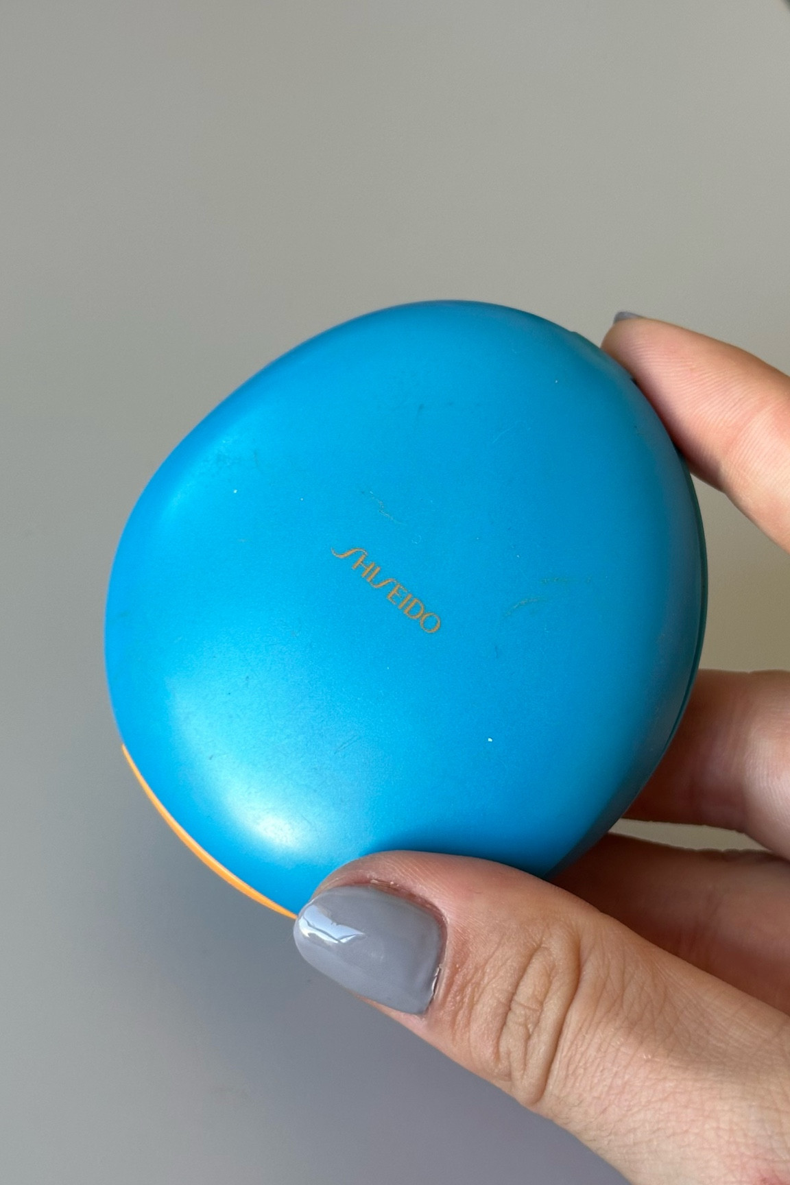 Base compacta Shiseido com proteção solar 

Minha escolha durante o verão e viagens para o litoral 
Não uso praticamente nenhum pó compacto mais, mas esse não consigo sem desapegar ✨