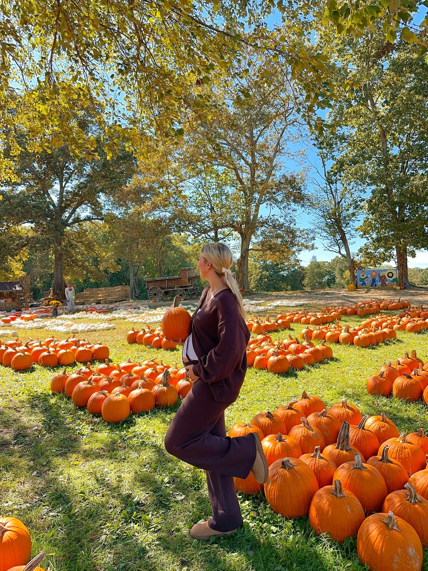 me and my little pumpkin went to the patch 👶🏼✨🎃 code: HILLARY for GB 

#pregnancyoutfits #autumnoutfits #falloutfitideas #falloutfitinspo #bumpstyle #fallaesthetic #autumnaesthetic