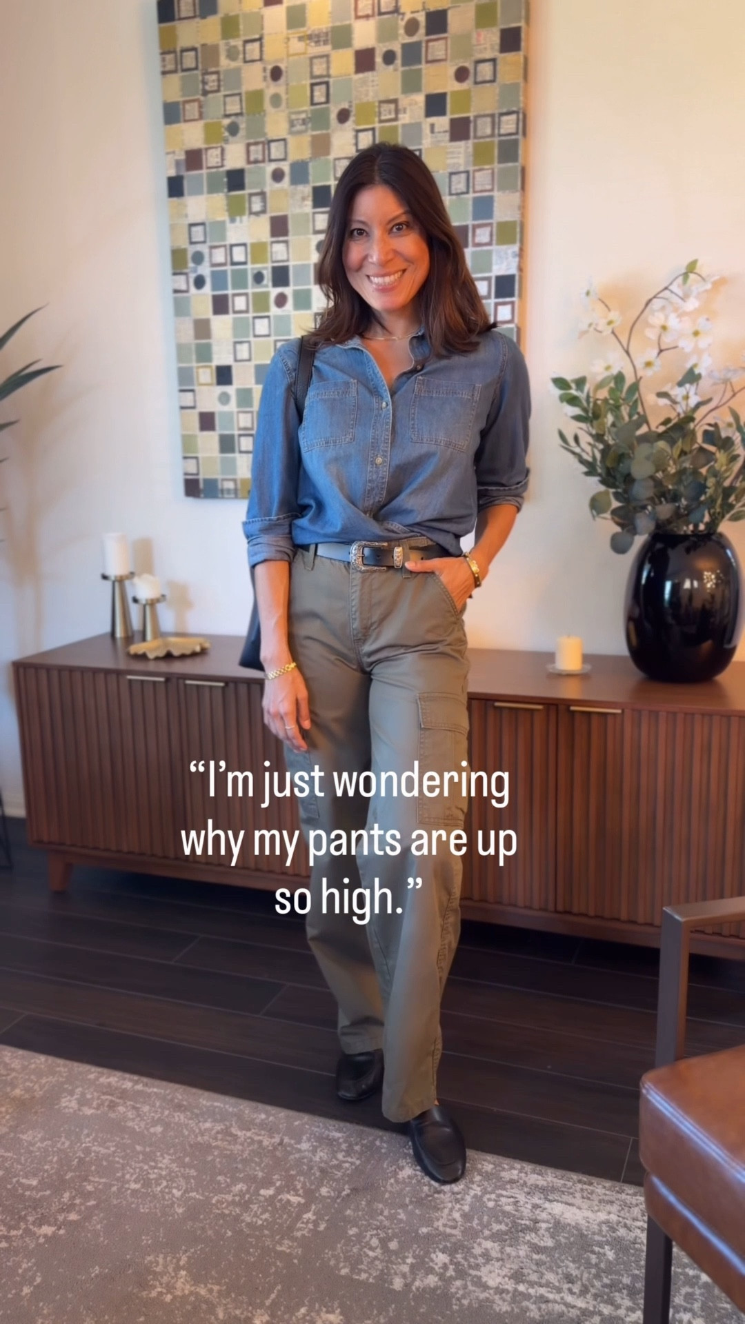 How was your Monday? 

We spent the weekend redecorating our downstairs. It’s always fun to change things 
around. Today was all about catching up on laundry & cleaning. 

OOTD was a denim shirt and cargo pants day. 



#LTKOver40 #LTKgrwm #LTKootd