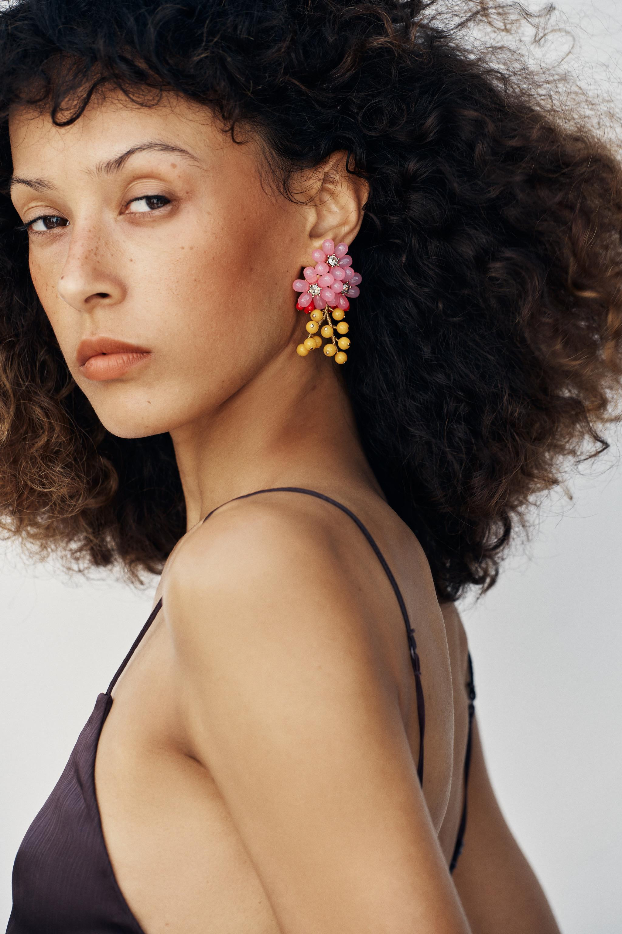 Model height: 174 cmFlower-shaped metal earrings with colourful bead and contrasting gem appliqu\... | Zara UK