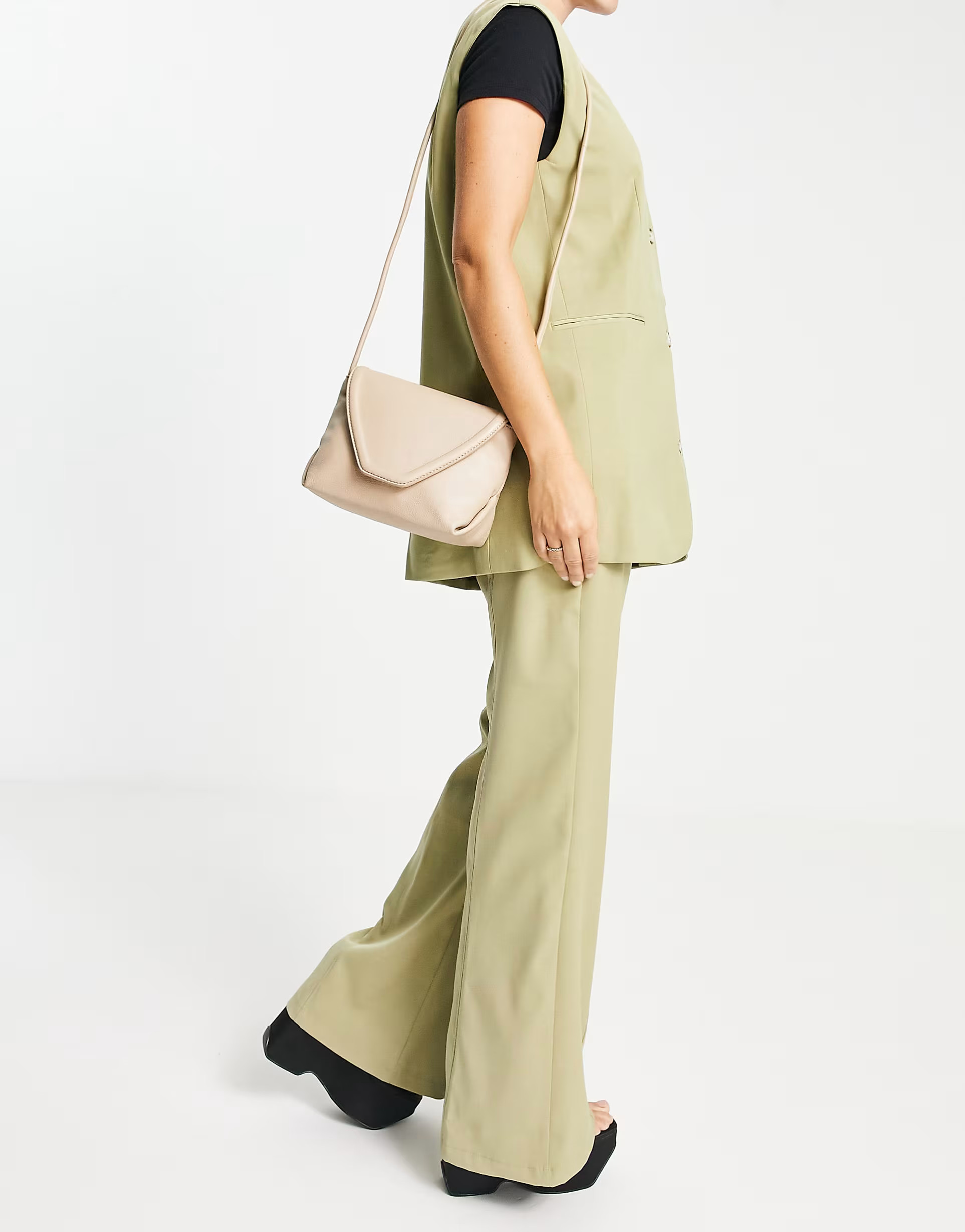 ASOS DESIGN leather envelope crossbody with tubular piping in beige | ASOS (Global)