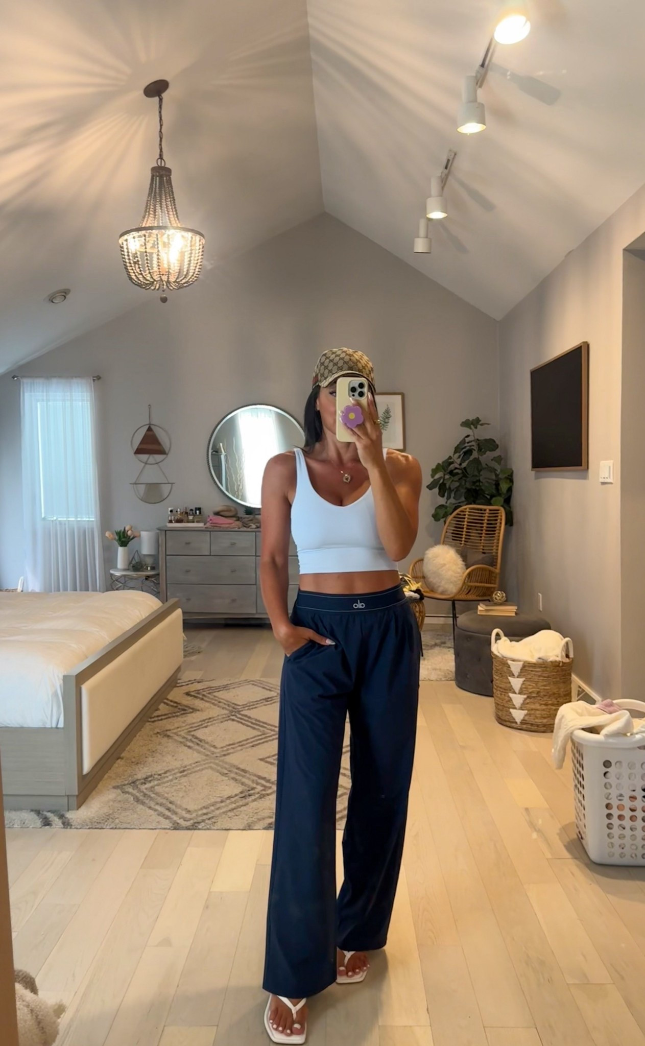 I might have these alo trouser pants in every color … 🥴🤪

Gucci baseball cap // Alo trouser pants // casual ootd // baby blue sports bar // built in bra tank 