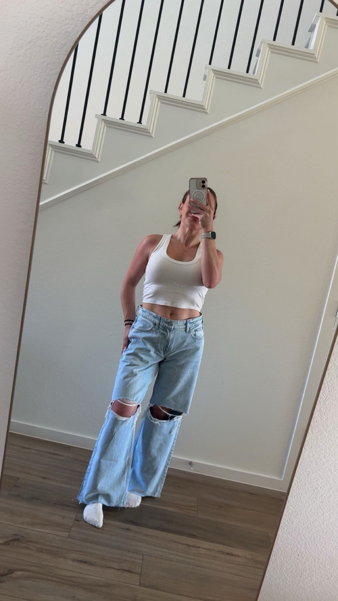 Abercrombie low rise loose jean / Abercrombie finds, Abercrombie jeans, Low rise jeans, light wash baggy jeans, short jeans, petite jeans 

#LTKootd #LTKPetite #LTKgrwm