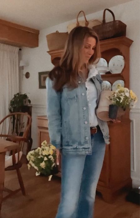 Relaxed weekday look. These are my favorite jeans. They are so soft and comfortable!