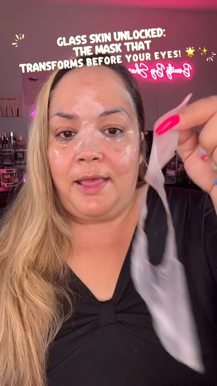 🌟 𝗨𝗻𝗺𝗮𝘀𝗸𝗶𝗻𝗴 𝗠𝘆 𝗚𝗹𝗼𝘄! ✨

𝗧𝗵𝗶𝘀 𝗶𝘀𝗻’𝘁 𝗷𝘂𝘀𝘁 𝗮 𝗺𝗮𝘀𝗸—𝗶𝘁’𝘀 𝗮 𝗚𝗟𝗔𝗦𝗦 𝗦𝗞𝗜𝗡 𝗨𝗣𝗚𝗥𝗔𝗗𝗘! 💖 𝗪𝗮𝘁𝗰𝗵 𝗮𝘀 @𝗽𝗲𝗮𝗰𝗵𝗮𝗻𝗱𝗹𝗶𝗹𝘆 𝗚𝗹𝗮𝘀𝘀 𝗦𝗸𝗶𝗻 𝗚𝗶𝗻𝘀𝗲𝗻𝗴 𝗖𝗼𝗹𝗹𝗮𝗴𝗲𝗻 𝗠𝗮𝘀𝗸 𝘀𝘁𝗮𝗿𝘁𝘀 𝗼𝗽𝗮𝗾𝘂𝗲 𝗮𝗻𝗱 𝘁𝘂𝗿𝗻𝘀 𝗰𝗹𝗲𝗮𝗿, 𝗶𝗻𝗳𝘂𝘀𝗶𝗻𝗴 𝗺𝘆 𝘀𝗸𝗶𝗻 𝘄𝗶𝘁𝗵 𝗮 𝗽𝗼𝘄𝗲𝗿𝗵𝗼𝘂𝘀𝗲 𝗼𝗳 𝟮𝟱 𝗽𝗼𝘁𝗲𝗻𝘁 𝗶𝗻𝗴𝗿𝗲𝗱𝗶𝗲𝗻𝘁𝘀!

✨ 𝗞𝗲𝘆 𝗕𝗲𝗻𝗲𝗳𝗶𝘁𝘀:
✅ 𝗜𝗻𝘀𝘁𝗮𝗻𝘁 𝗚𝗹𝗮𝘀𝘀 𝗦𝗸𝗶𝗻 𝗚𝗹𝗼𝘄: 𝗥𝗮𝗱𝗶𝗮𝗻𝘁, 𝗹𝘂𝗺𝗶𝗻𝗼𝘂𝘀, 𝗮𝗻𝗱 𝘃𝗶𝘀𝗶𝗯𝗹𝘆 𝘀𝗺𝗼𝗼𝘁𝗵𝗲𝗿.
🌿 𝗩𝗲𝗴𝗮𝗻 𝗖𝗼𝗹𝗹𝗮𝗴𝗲𝗻 𝗖𝗼𝗺𝗽𝗹𝗲𝘅 (𝟱𝟱𝗸 𝗣𝗣𝗠): 𝗣𝗹𝘂𝗺𝗽𝘀 𝗮𝗻𝗱 𝗵𝘆𝗱𝗿𝗮𝘁𝗲𝘀 𝗳𝗼𝗿 𝗯𝗼𝘂𝗻𝗰𝘆 𝘀𝗸𝗶𝗻.
🌱 𝟮% 𝗚𝗶𝗻𝘀𝗲𝗻𝗴 𝗘𝘅𝘁𝗿𝗮𝗰𝘁: 𝗕𝗿𝗶𝗴𝗵𝘁𝗲𝗻𝘀, 𝗻𝗼𝘂𝗿𝗶𝘀𝗵𝗲𝘀, 𝗮𝗻𝗱 𝗳𝗶𝗴𝗵𝘁𝘀 𝘀𝗶𝗴𝗻𝘀 𝗼𝗳 𝗮𝗴𝗶𝗻𝗴.
💧 𝟵 𝗣𝗲𝗽𝘁𝗶𝗱𝗲𝘀 & 𝗛𝘆𝗮𝗹𝘂𝗿𝗼𝗻𝗶𝗰 𝗔𝗰𝗶𝗱: 𝗦𝗺𝗼𝗼𝘁𝗵𝘀 𝗳𝗶𝗻𝗲 𝗹𝗶𝗻𝗲𝘀 𝗮𝗻𝗱 𝗹𝗼𝗰𝗸𝘀 𝗶𝗻 𝗺𝗼𝗶𝘀𝘁𝘂𝗿𝗲.
🌸 𝗖𝗹𝗲𝗮𝗻 𝗕𝗲𝗮𝘂𝘁𝘆 & 𝗘𝗰𝗼-𝗙𝗿𝗶𝗲𝗻𝗱𝗹𝘆: 𝗡𝗼 𝗣𝗘𝗚𝘀, 𝗻𝗼 𝗘𝗗𝗧𝗔𝘀.

𝗠𝘆 𝘀𝗸𝗶𝗻 𝗶𝘀 𝗹𝗼𝘃𝗶𝗻𝗴 𝗶𝘁! 💖 #𝗚𝗹𝗮𝘀𝘀𝗦𝗸𝗶𝗻𝗚𝗹𝗼𝘄 #𝗦𝗸𝗶𝗻𝗰𝗮𝗿𝗲𝗥𝗼𝘂𝘁𝗶𝗻𝗲 #𝗩𝗲𝗴𝗮𝗻𝗕𝗲𝗮𝘂𝘁𝘆 #𝗖𝗼𝗹𝗹𝗮𝗴𝗲𝗻𝗠𝗮𝘀𝗸 #𝗚𝗹𝗼𝘄𝗨𝗽 #𝗦𝗸𝗶𝗻𝗰𝗮𝗿𝗲𝗦𝗲𝗰𝗿𝗲𝘁𝘀 #𝗦𝗸𝗶𝗻𝗧𝗿𝗮𝗻𝘀𝗳𝗼𝗿𝗺𝗮𝘁𝗶𝗼𝗻 #𝗕𝗲𝗮𝘂𝘁𝘆𝗥𝗲𝘃𝗶𝗲𝘄 #𝗥𝗮𝗱𝗶𝗮𝗻𝘁𝗦𝗸𝗶𝗻 #𝗔𝗻𝘁𝗶𝗔𝗴𝗶𝗻𝗴

#LTKBeauty #LTKGiftGuide #LTKOver40