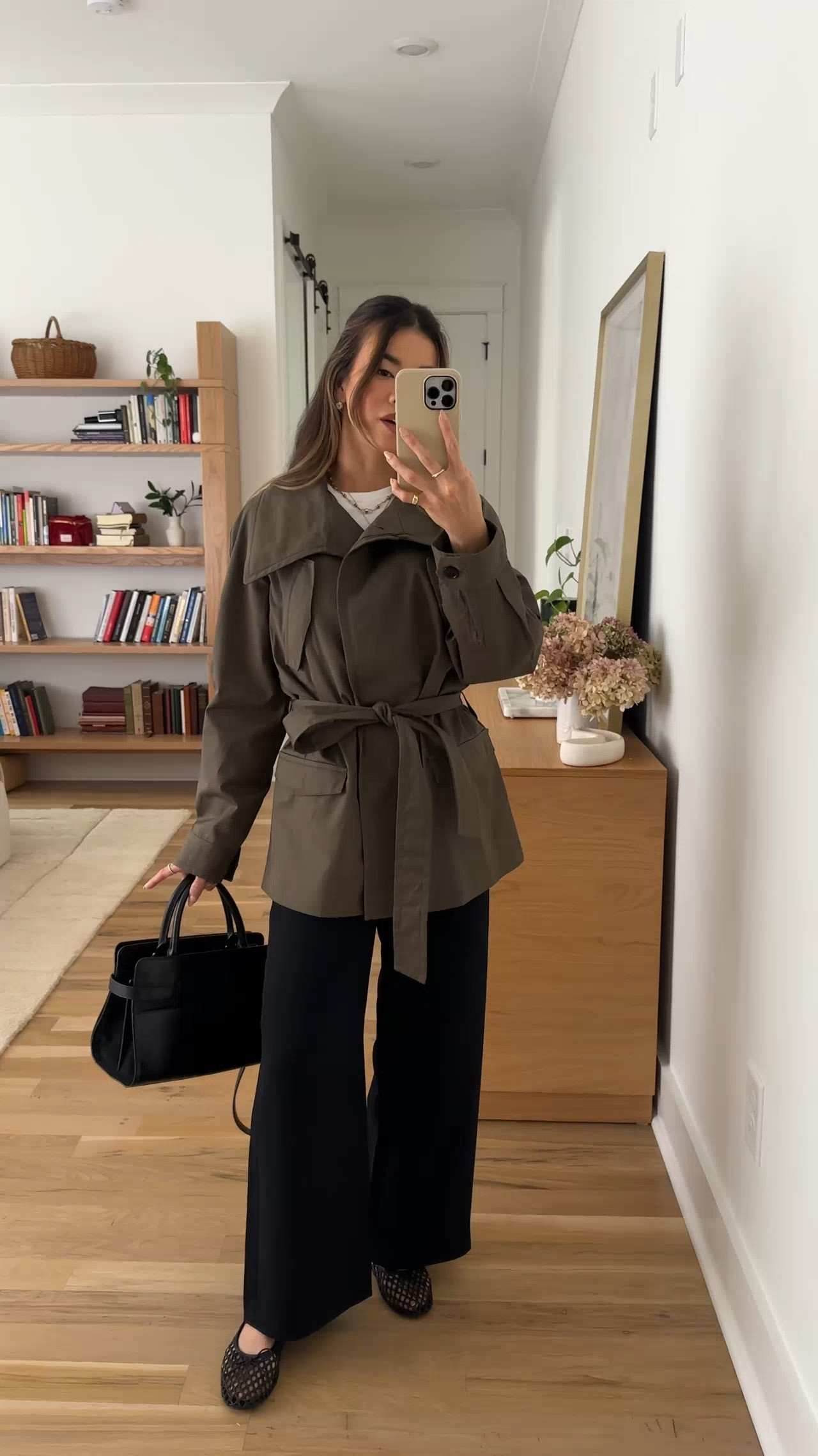 I love the silhouette of this @Aritzia jacket! It’s so flattering on.

Sizing info:
-Aritzia Green Nightingale Trench Coat (Size XS in Atlas Olive)
-Aritzia The Lodge Pant Crepette (Size 2XS Short in Black)
-Aritzia HomeStretch Smooth Tune T-Shirt (Size Small in White) 


Aritzia best sellers, best pieces from Aritzia for petite, Aritzia pants for petite, what pants from Aritzia will fit if youre petite, Petite style guide, how to dress if you’re petite, Petite style, petite fashion, mom outfit, mom style, petite pants, petite outfit ideas, petite outfits, best pants for petite, petite lodge pants, fall style, fall outfits, autumn outfit, vacation outfits, Aritzia trouers for petite, Aritzia try on, fall trench coat, fall coat, jacket, aritzia jacket, aritzia coat,

#LTKootd #LTKSeasonal #LTKPetite